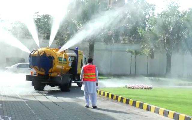 جراثیم کش سپرے کرنیوالی گاڑی ”دی مسٹ کوئین“ میدا ن میں آگئی