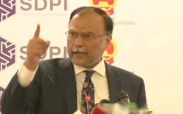 احسن اقبال کی حکومت پر کڑی تنقید