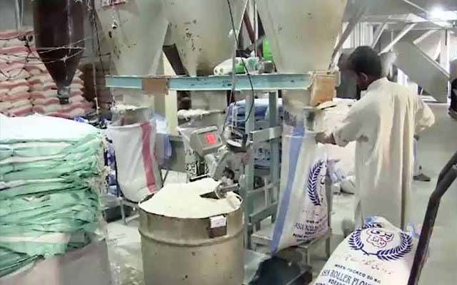 عوام پر آٹا بم گرنے کو تیار