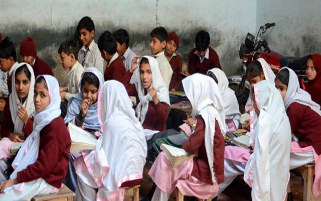ہوم ورک مکمل کرنے والے طلباء  کو  ہی اگلی جماعت میں پرموٹ کیا جائے گا
