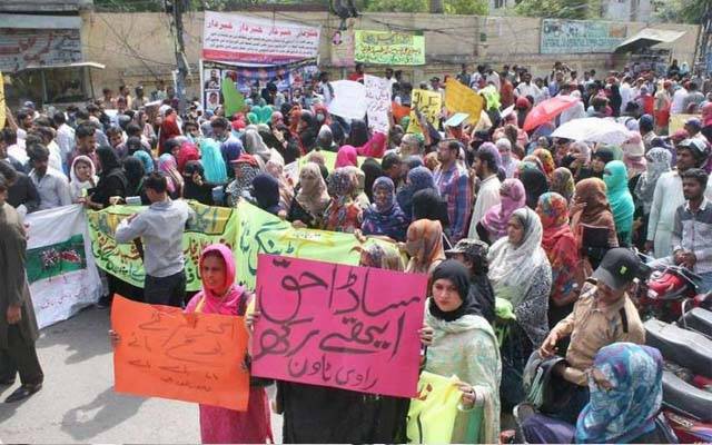تنخواہوں کی عدم ادائیگی پر ڈینگی ورکرز سراپا احتجاج