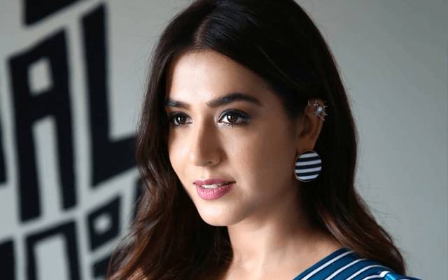 منشا پاشا نے مودی کی حمایت پر کنگنا رناوت کو کھری کھری سنادیں