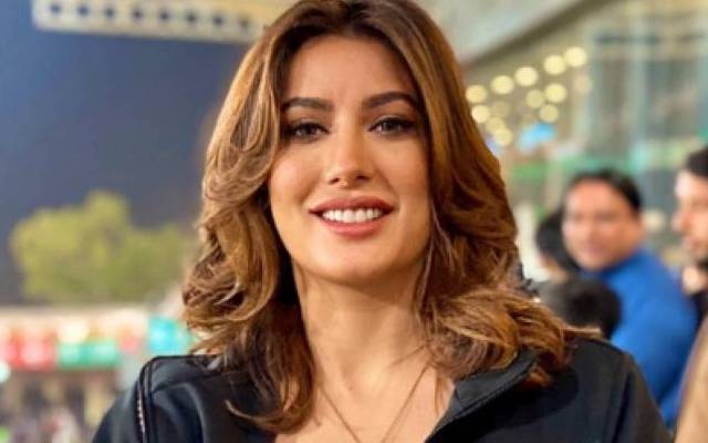 مہوش حیات نے بھارتی شاعر کی شاعری شیئر کردی