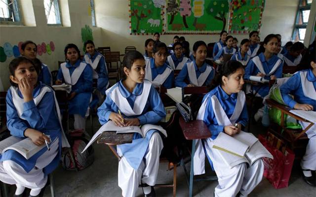لاہور کے 7 لاکھ سے زائد طلبا کا مستقبل دائو پر لگ گیا