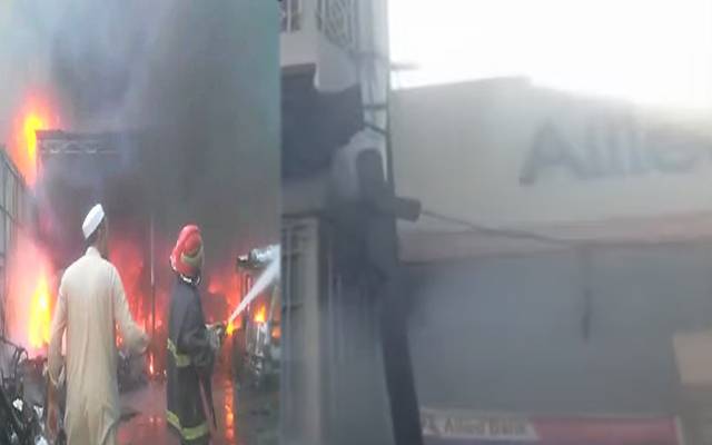 پلاسٹک دانہ بنانے والی فیکٹری میں خوفناک آتشزدگی