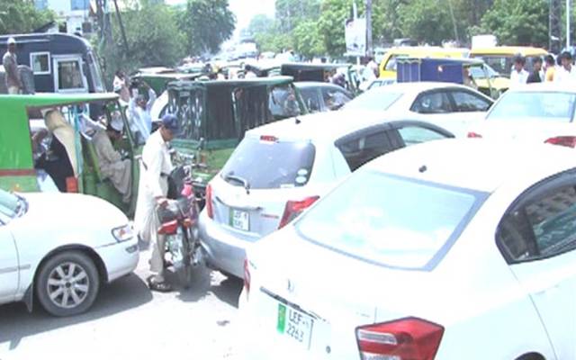 اہم شاہراہ پر بدترین ٹریفک جام، شہری خوار