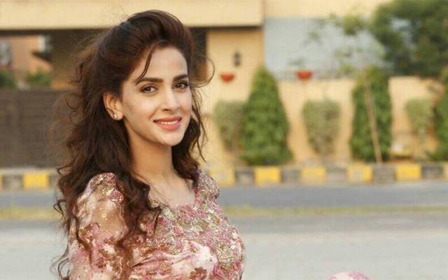 صبا قمر کی نئی ویڈیو وائرل، بڑا راز فاش، سوشل میڈیا پر تہلکہ مچ گیا
