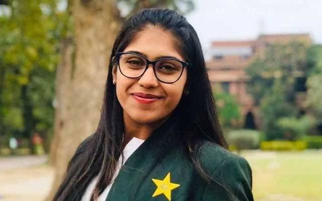  میچز کھیلنا، نیٹس پر جانا، سب بہت مس کر رہی ہوں: عائشہ ظفر 