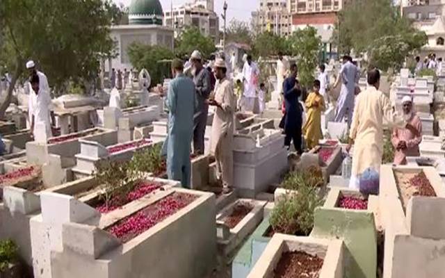 نماز عید کی ادائیگی کے بعد یادوں کے شہر آباد ہو گئے