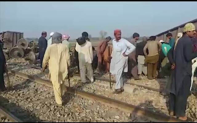 لاہور سے کراچی جانیوالی ٹرین کو حادثہ