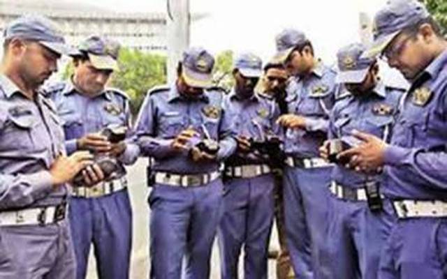 ٹریفک وارڈنز پر عائد بڑی پابندی ہٹا دی گئی