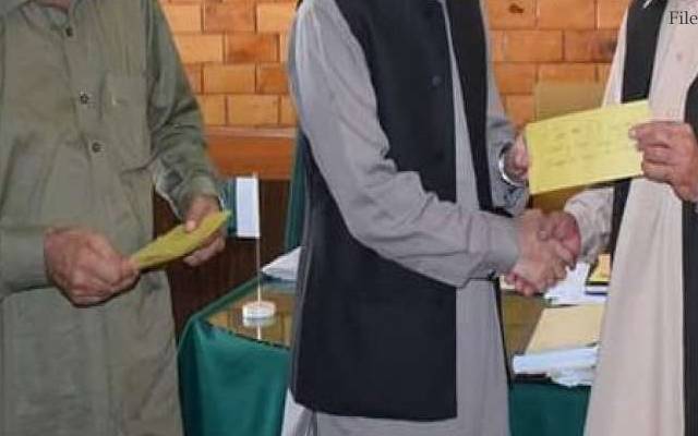 ایک اور وعدے کی تکمیل، صحافیوں میں امدادی چیک تقسیم