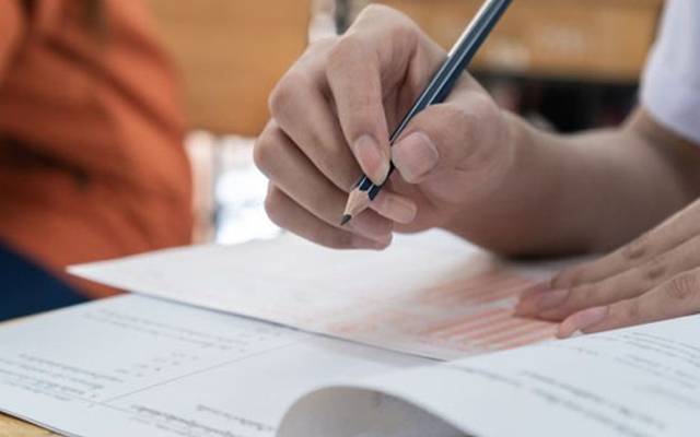 مستقبل خطرے میں ،طلباء کوبغیرامتحان پروموٹ کرنےپراعتراض لگ گیا