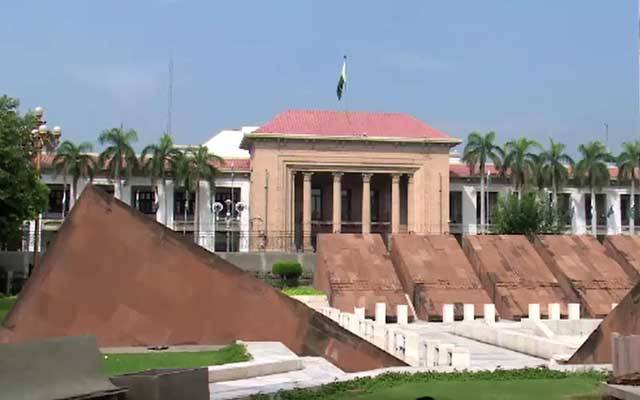  افسران کیلئے آفس کم پڑ گئے
