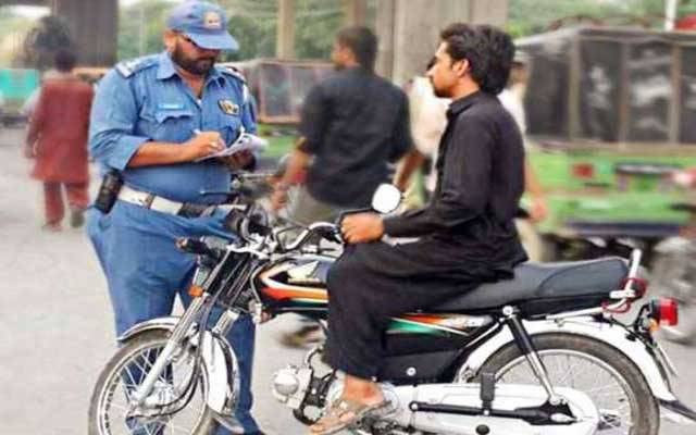 متوسط طبقے کی سواری ٹریفک پولیس کے نشانے پر