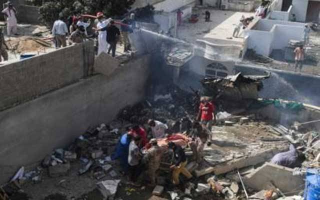 کراچی طیارہ حادثہ، سیکرٹری ہوا بازی سمیت دیگر فریقین سے جواب طلب