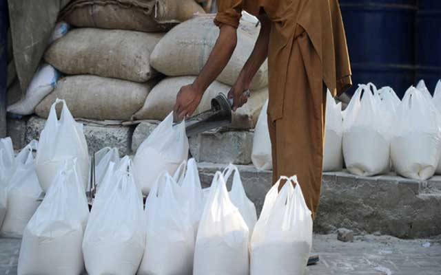 غریب کیلئے روٹی کھانا مشکل، آٹے کی قیمت میں اضافہ