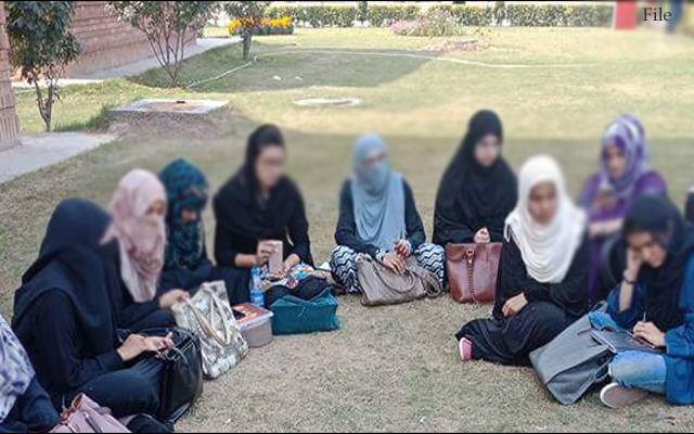 طالبات کو سکول بلوانےپرپرنسپل سمیت اساتذہ کی شامت آگئی