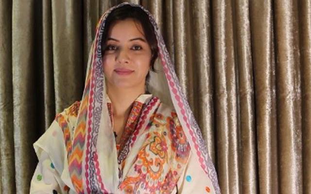 رابی پیرزادہ کی بھارتی گلوکار عدنان سمیع سےمعافی،ملک چھوڑ کرکہاں جائیںگی