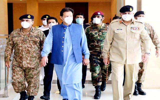 سیاستدان فیس ماسک پہننے سے کیوں گھبراتے ہیں؟