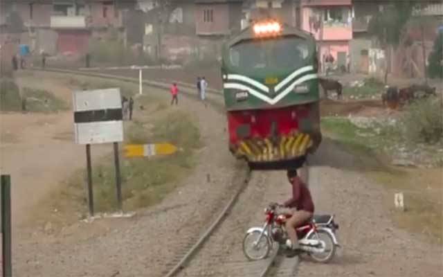 خبردار! موٹرسائیکل سواروں پر مقدمے شروع