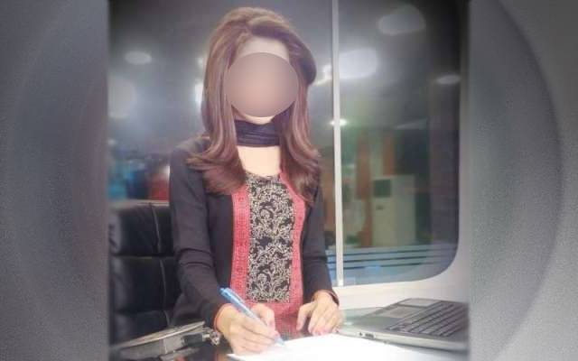 لائیو شو کے دوران خاتون نیوز اینکر کا دانت ٹوٹ گیا، ویڈیو وائرل