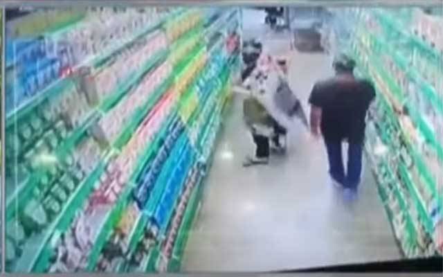 چوری کی انوکھی واردات، میاں بیوی دودھ چراتے ہوئے گرفتار