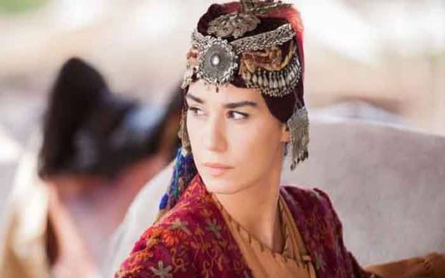 ارطغرل ڈرامے کی  روشنی نے اپنی بولڈ تصاویر شئیر کردیں