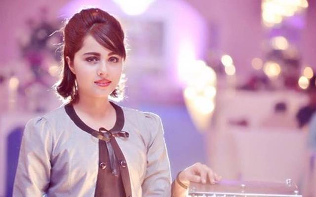 اداکارہ نمرہ خان کی جڑواں بچوں کیساتھ نئی تصاویر وائرل