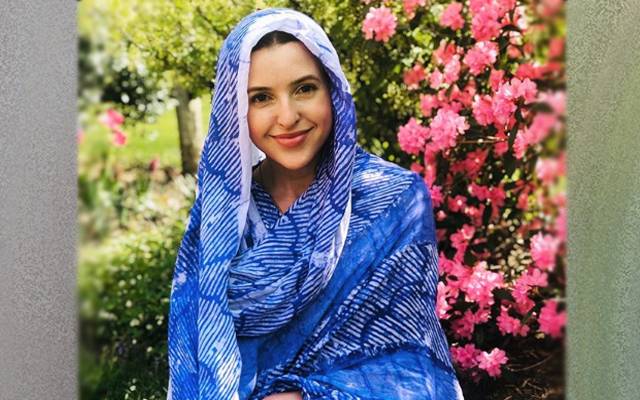 امریکی گلوکارہ نےبغیر حجاب کےتصویریں وائرل کیوں کیں،ناقدین کو جواب مل گیا