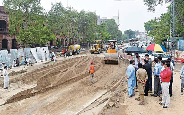 لاہور کی اہم شاہراہ کی بحالی ،تزئین و آرائش کام سست روی کا شکار