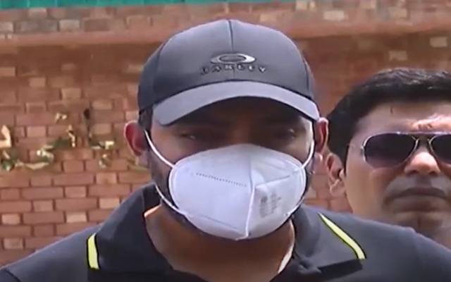میرا کے بعد عمر اکمل کی انگریزی کے چرچے