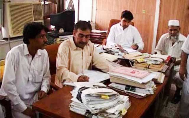 تنخواہوں میں اضافے کیلئے افسران میدان میں آگئے