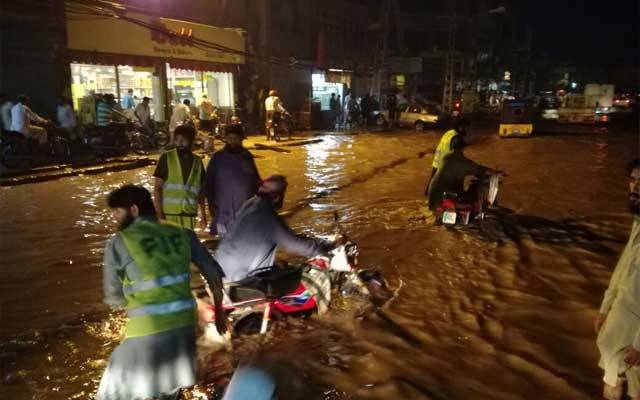 لاہور میں موسلادھار بارش، پورا شہر پانی پانی ہوگیا
