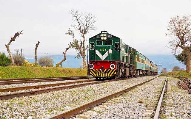 ٹرینوں کے روٹ تبدیل کرنے کا فیصلہ