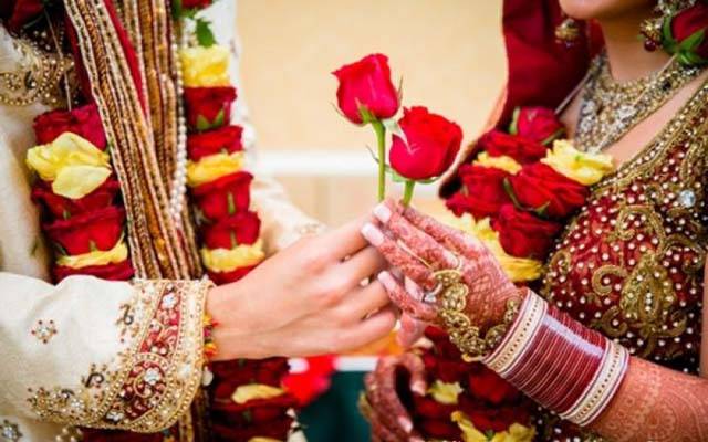 شوہروں نے بیویوں سے محبت کی اعلیٰ مثال قائم کردی 