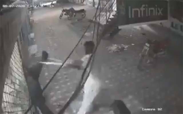  حاضر دماغی دوست کو موت کے منہ سے کھینچ لائی
