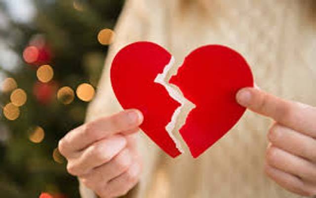 سوشل میڈیا پر چیٹ سے کیوں روکا؟ 
