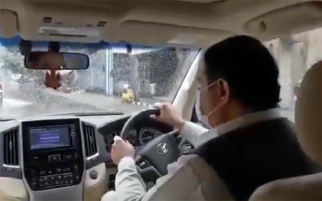 بارش:وزیر اعلیٰ عثمان بزدار بغیر پروٹوکول شہر میں نکل پڑے