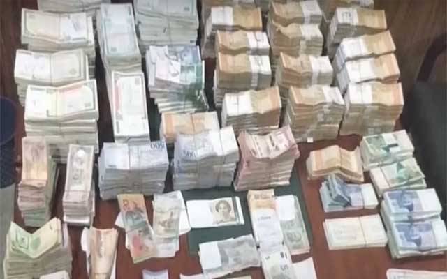 محکمہ ایکسائز کے سابق ملازم کے گھر سے کروڑوں روپے برآمد 