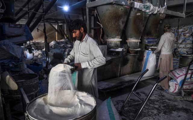 20 کلو آٹے کا تھیلا نایاب ہونے لگا 
