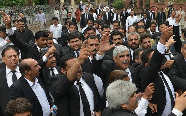 5200 وکلاء کے لائسنس معطل