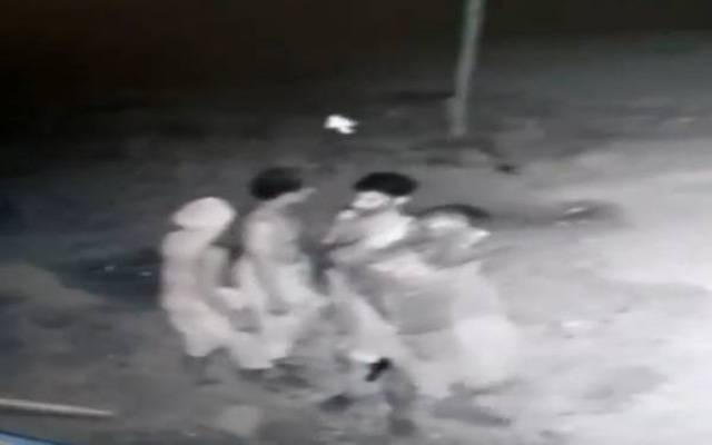 جسم پر تیل لگائے نیم برہنہ ڈاکو سرگرم،علاقے میں خوف 