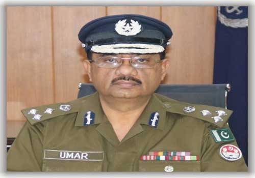  سی سی پی او نے ارکان اسمبلی کے سامنے ہاتھ جوڑ دیئے