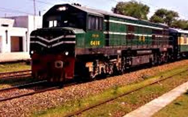 لاہور سے کراچی ریلوے ٹریک دو مختلف حادثوں کی وجہ سے متاثر
