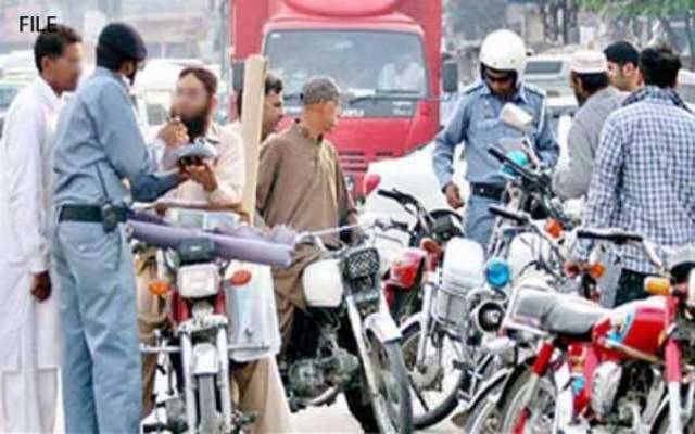 غریب کی سواری موٹرسائیکل ٹریفک پولیس کے نشانے پر