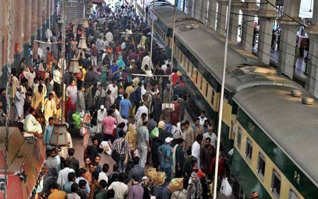 ٹرینوں کا شیڈول بری طرح متاثر، مسافر رل گئے