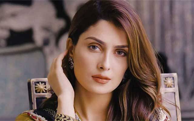 مداحوں کی محبت میرے لیے بہت معنی رکھتی ہے، عائزہ خان