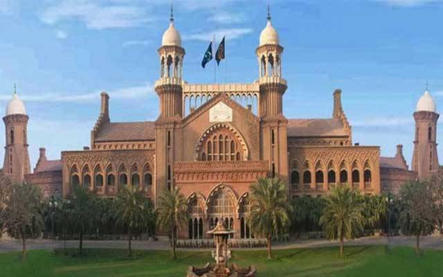 فیسیں کم نہ کرنے کا اقدام ہائیکورٹ میں چیلنج