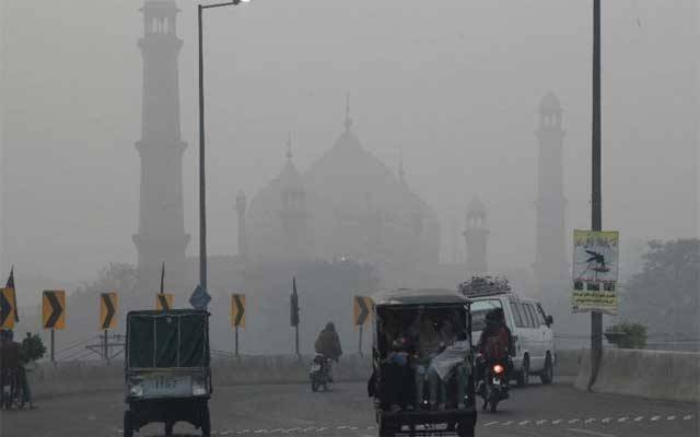 موسم بدلتے ہی لاہور میں سموگ خطرے کی گھنٹی بج اٹھی